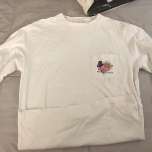 long sleeved vineyard vines t shirt men’s XS